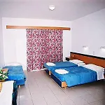 Pefkos & 3*