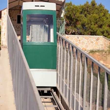 Hotel Pefkos & 3*